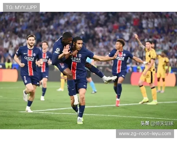 巴黎圣日耳曼禁区内配合流畅